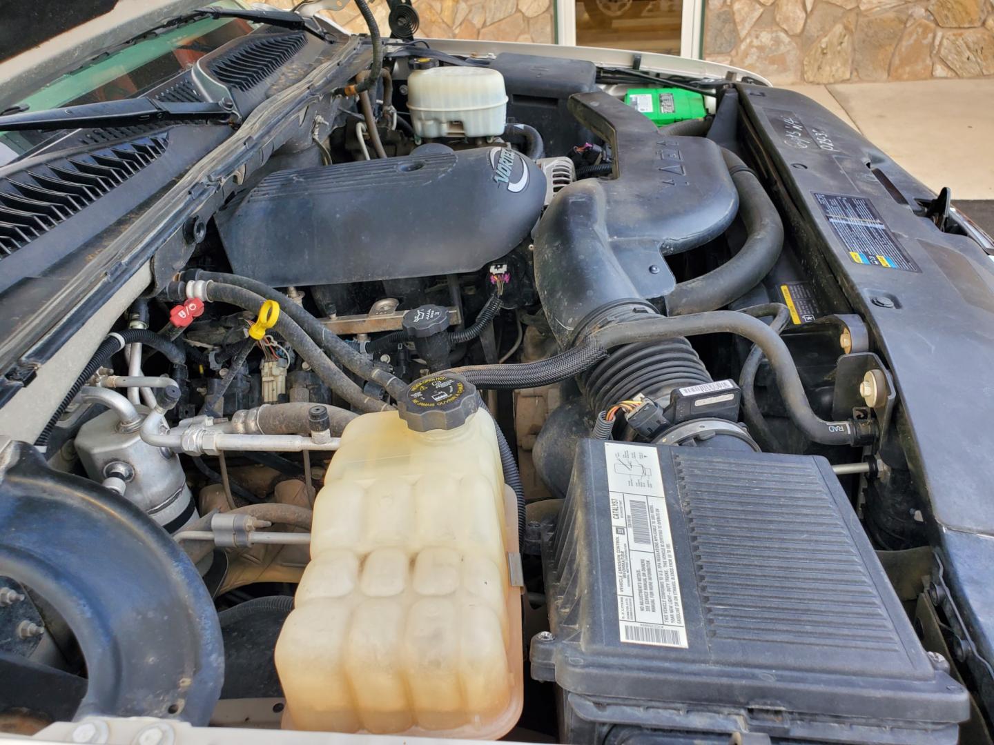 2006 Pewter Chevrolet Suburban LS (3GNFK16ZX6G) with an 5.3L V8 Vortec SFI Flex Fuel engine, 4-Speed Automatic transmission, located at 1600 E Hwy 44, Rapid City, SD, 57703, (605) 716-7878, 44.070232, -103.171410 - Photo#26